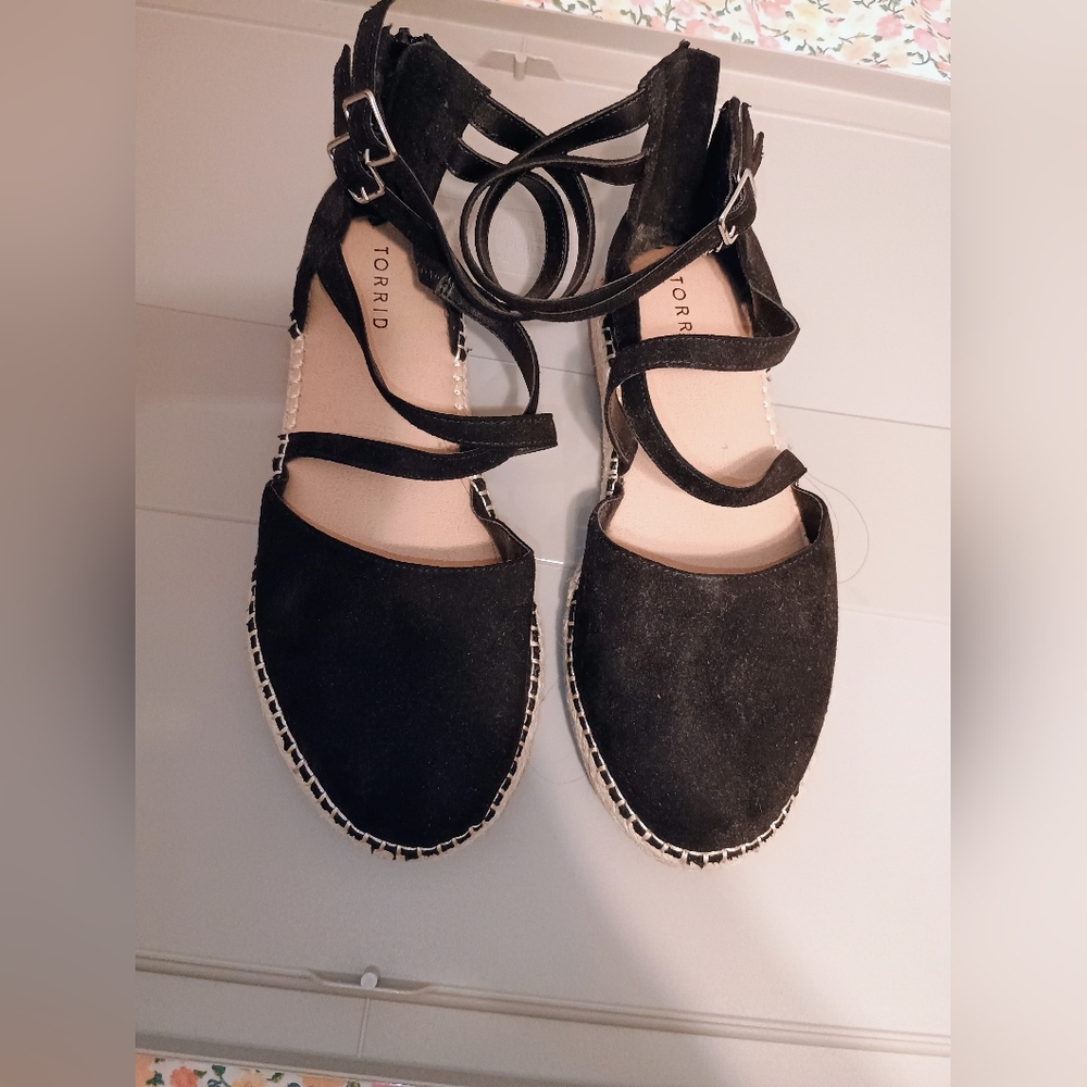 Strappy flats